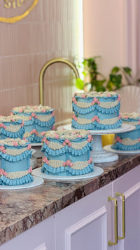 Vintage Ruffle Celebration Cake thumb 2