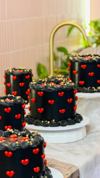 Black Heart Vintage Cake thumb 1