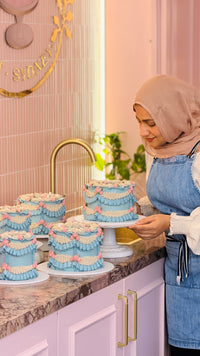 Vintage Ruffle Celebration Cake thumb 5