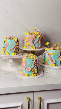 Retro Ruffles Cake thumb 4