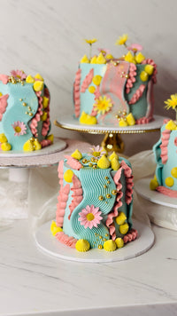Retro Ruffles Cake thumb 1