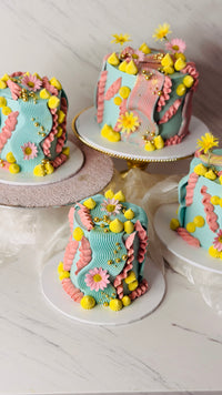 Retro Ruffles Cake thumb 2