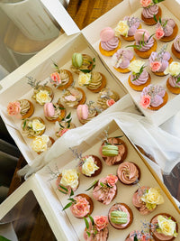 Custom Luxury Cupcakes with Macarons & flowers thumb 4