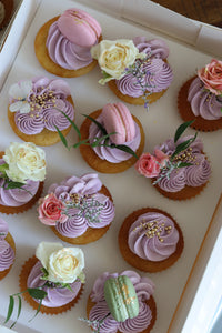 Custom Luxury Cupcakes with Macarons & flowers thumb 2