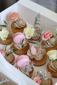 Custom Luxury Cupcakes with Macarons & flowers thumb 3